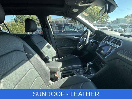 Oryx White Pearl Effect 2022 Volkswagen Tiguan 2.0T SEL R-Line
