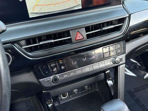 Black 2024 Kia Seltos S