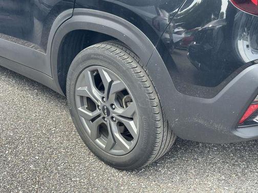 Black 2024 Kia Seltos S