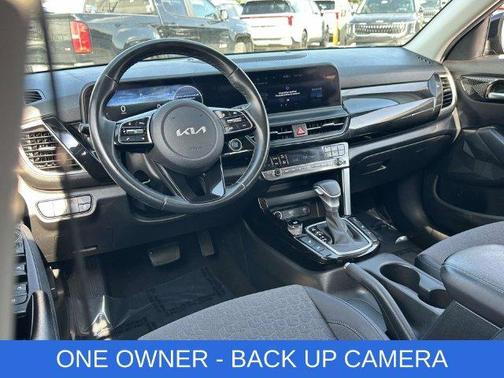 Black 2024 Kia Seltos S