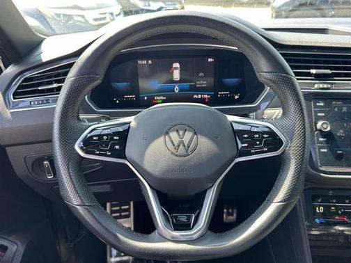 Platinum Gray Metallic 2022 Volkswagen Tiguan 2.0T SE R-Line Black