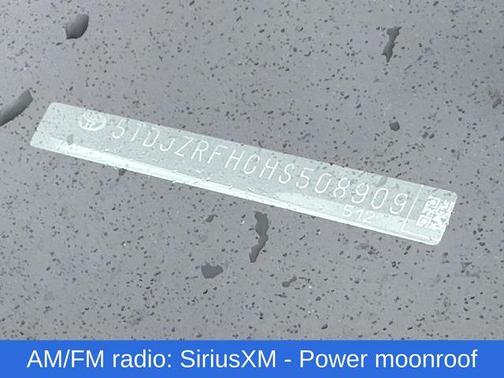 White 2017 Toyota Highlander XLE