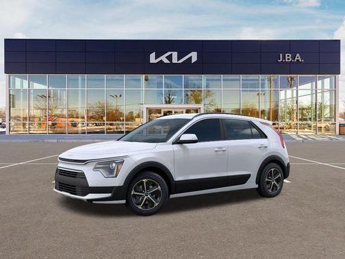 White Pearl 2026 Kia Niro LX