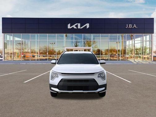 White Pearl 2026 Kia Niro LX
