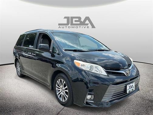 2018 Toyota Sienna XLE