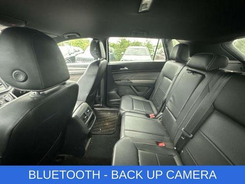 Platinum Gray Metallic 2022 Volkswagen Atlas Cross Sport 2.0T SE