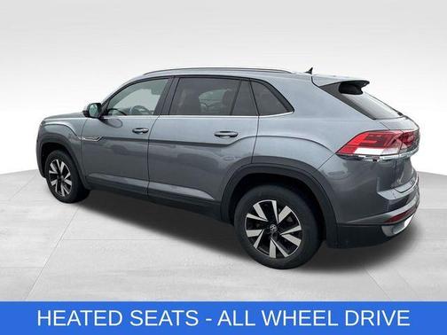Platinum Gray Metallic 2022 Volkswagen Atlas Cross Sport 2.0T SE