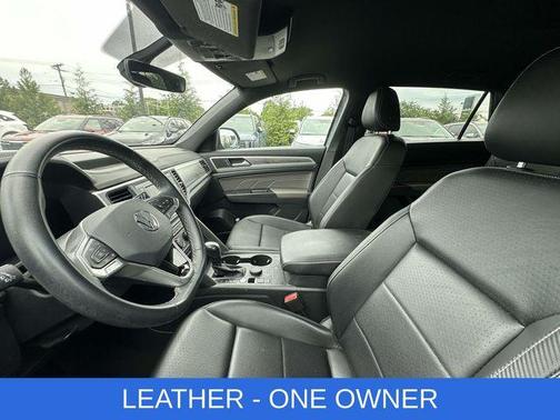Platinum Gray Metallic 2022 Volkswagen Atlas Cross Sport 2.0T SE