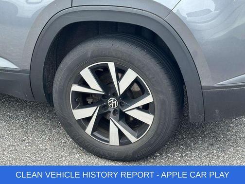 Platinum Gray Metallic 2022 Volkswagen Atlas Cross Sport 2.0T SE