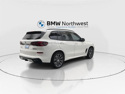 2025 BMW X5 M60i
