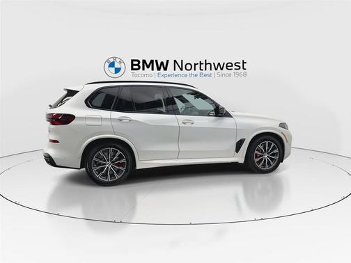 Mineral White Metallic 2026 BMW X5 M60i