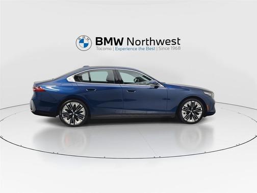 2025 BMW 530 i xDrive