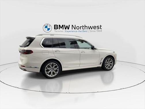 2025 BMW X7 xDrive40i