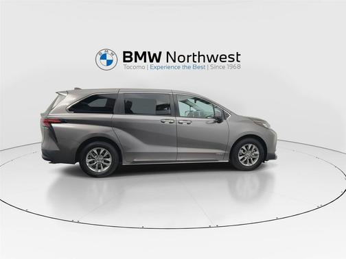 2021 Toyota Sienna XLE 7 Passenger