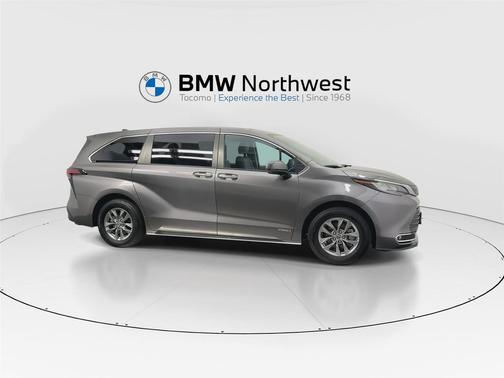 2021 Toyota Sienna XLE 7 Passenger