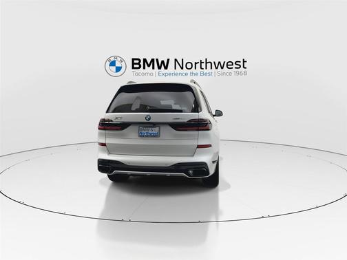 2025 BMW X7 xDrive40i