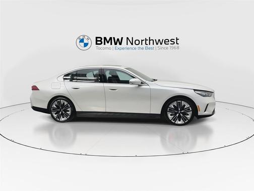 Mineral White Metallic 2026 BMW i5 eDrive40