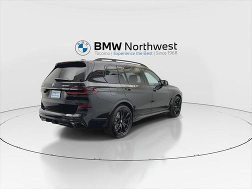 2025 BMW X7 M60i