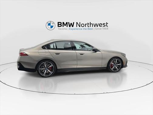 2025 BMW i5 M60