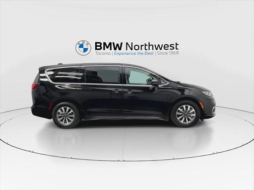 2024 Chrysler Pacifica Hybrid Select