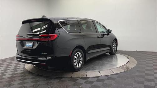 2024 Chrysler Pacifica Hybrid Select