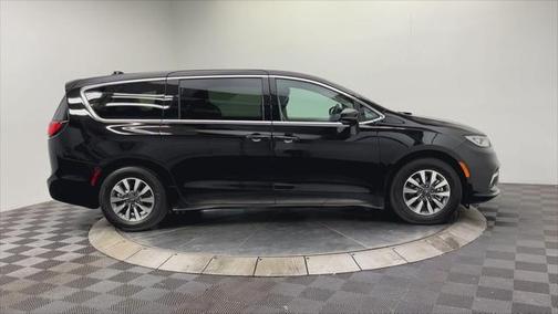2024 Chrysler Pacifica Hybrid Select