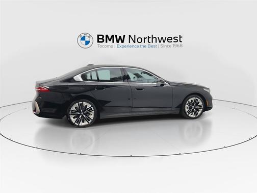 2025 BMW 530 i xDrive