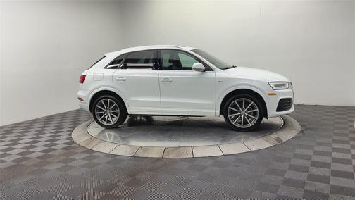 Glacier White Metallic 2018 Audi Q3 2.0T Premium Plus