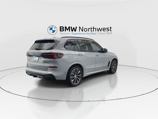 2024 BMW X5 M60i