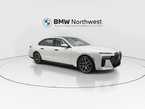 Mineral White Metallic 2026 BMW i7 xDrive60
