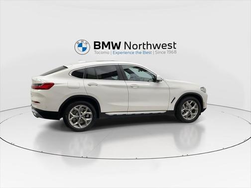 2025 BMW X4 xDrive30i