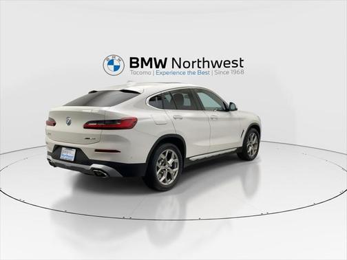2025 BMW X4 xDrive30i
