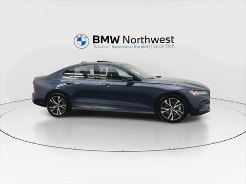 2024 Volvo S60 B5 Core Dark Theme