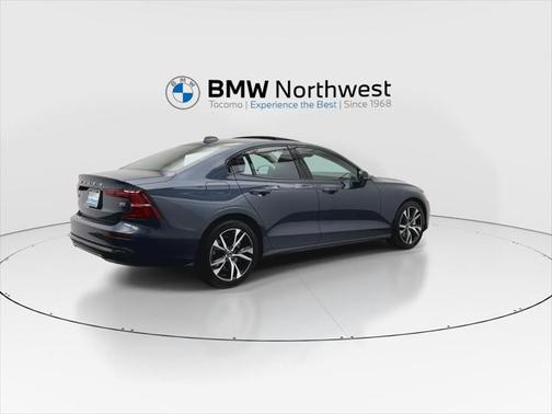 2024 Volvo S60 B5 Core Dark Theme
