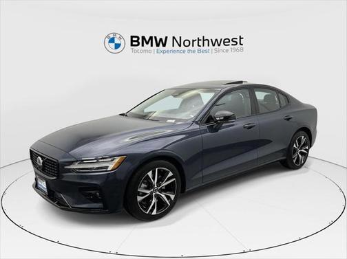 2024 Volvo S60 B5 Core Dark Theme