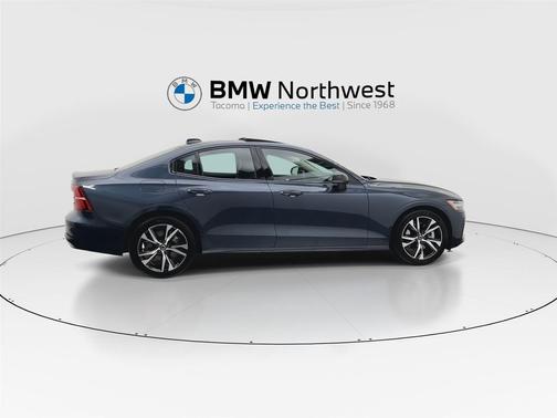 2024 Volvo S60 B5 Core Dark Theme