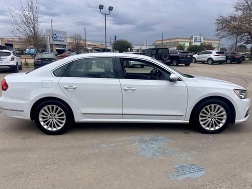 2016 Volkswagen Passat 1.8T SE w/Technology