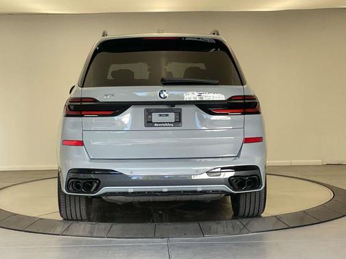 2026 BMW X7 M60i