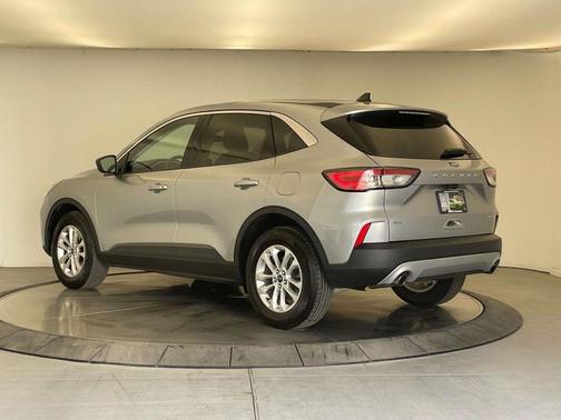 Silver Metallic 2022 Ford Escape SE