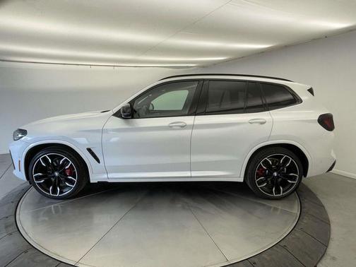 Mineral White Metallic 2024 BMW X3 M40i