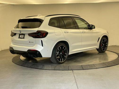 Mineral White Metallic 2024 BMW X3 M40i