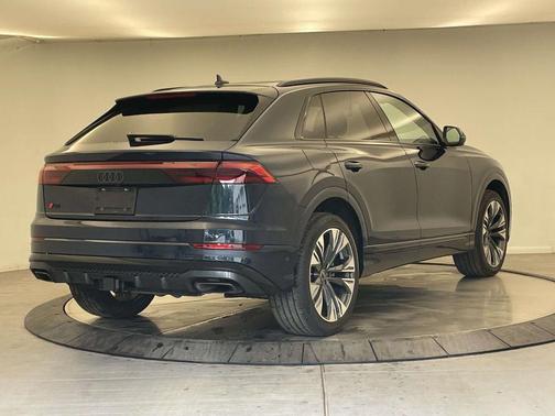 Waitomo Blue Metallic 2025 Audi Q8 55 Premium Plus