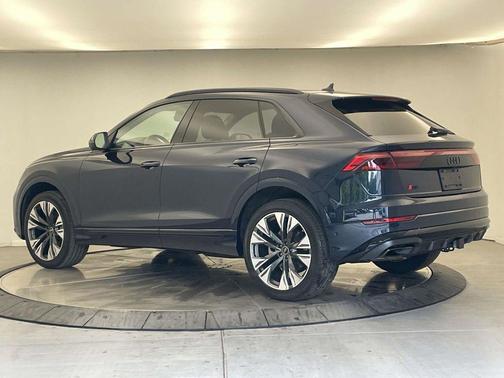 Waitomo Blue Metallic 2025 Audi Q8 55 Premium Plus