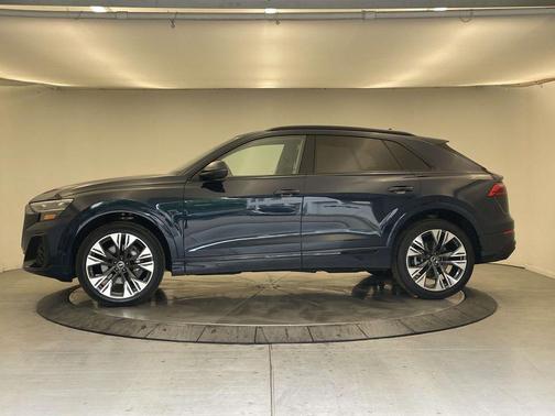 Waitomo Blue Metallic 2025 Audi Q8 55 Premium Plus