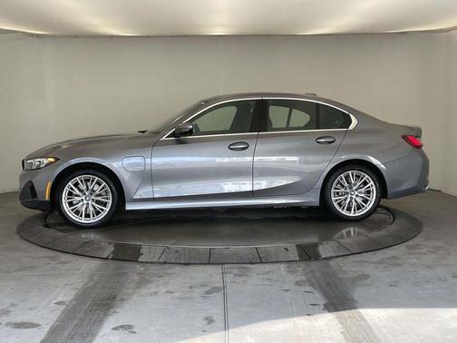 2024 BMW 330e xDrive