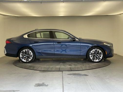 Phytonic Blue Metallic 2026 BMW 530 xDrive