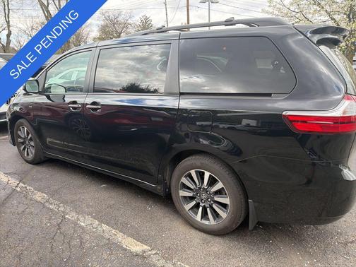 Midnight Black Metallic 2019 Toyota Sienna Limited Premium