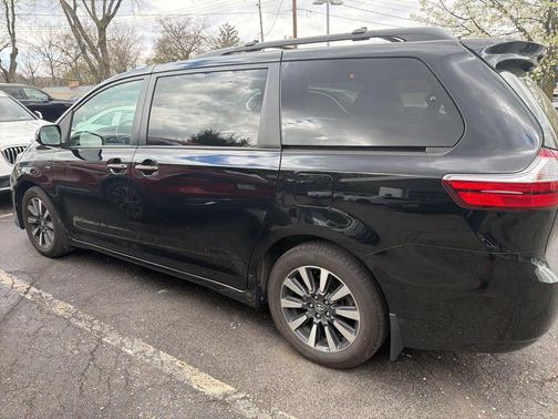 Midnight Black Metallic 2019 Toyota Sienna Limited Premium