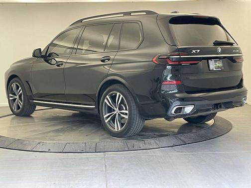 Black Sapphire Metallic 2024 BMW X7 xDrive40i