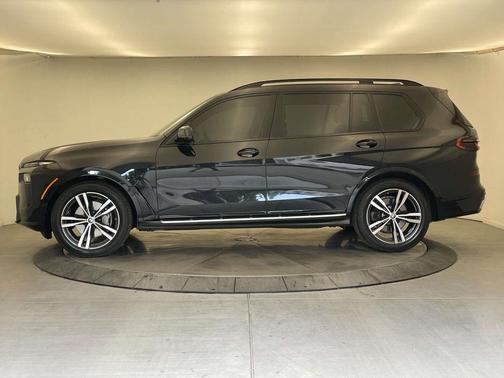 Black Sapphire Metallic 2024 BMW X7 xDrive40i